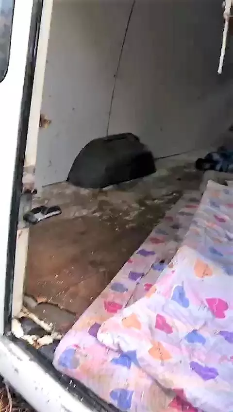 Yatak yorgan attığı minibüsle dolaşıp hırsızlık yapan kişi kıskıvrak yakalandı
