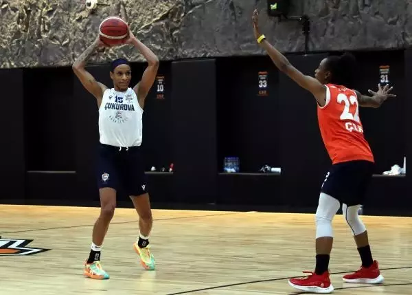 US guard Jasmine Thomas at Çukurova Basketball