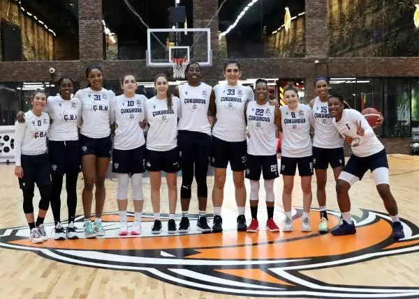 US guard Jasmine Thomas at Çukurova Basketball
