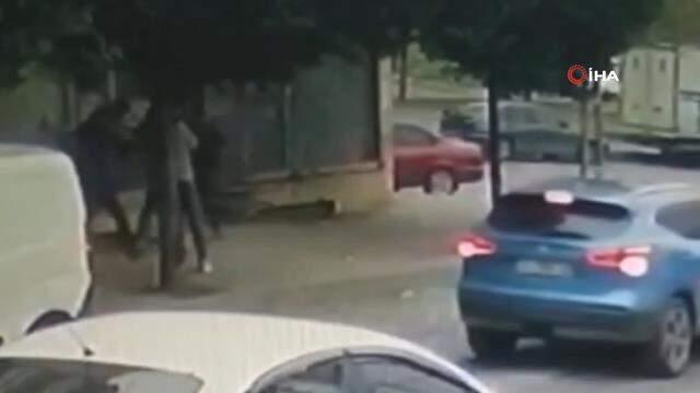 Arabayla gelip kurşun yağdırdılar! Bir taraf can derdine düştü, diğer taraf kılını bile kıpırdatmadı