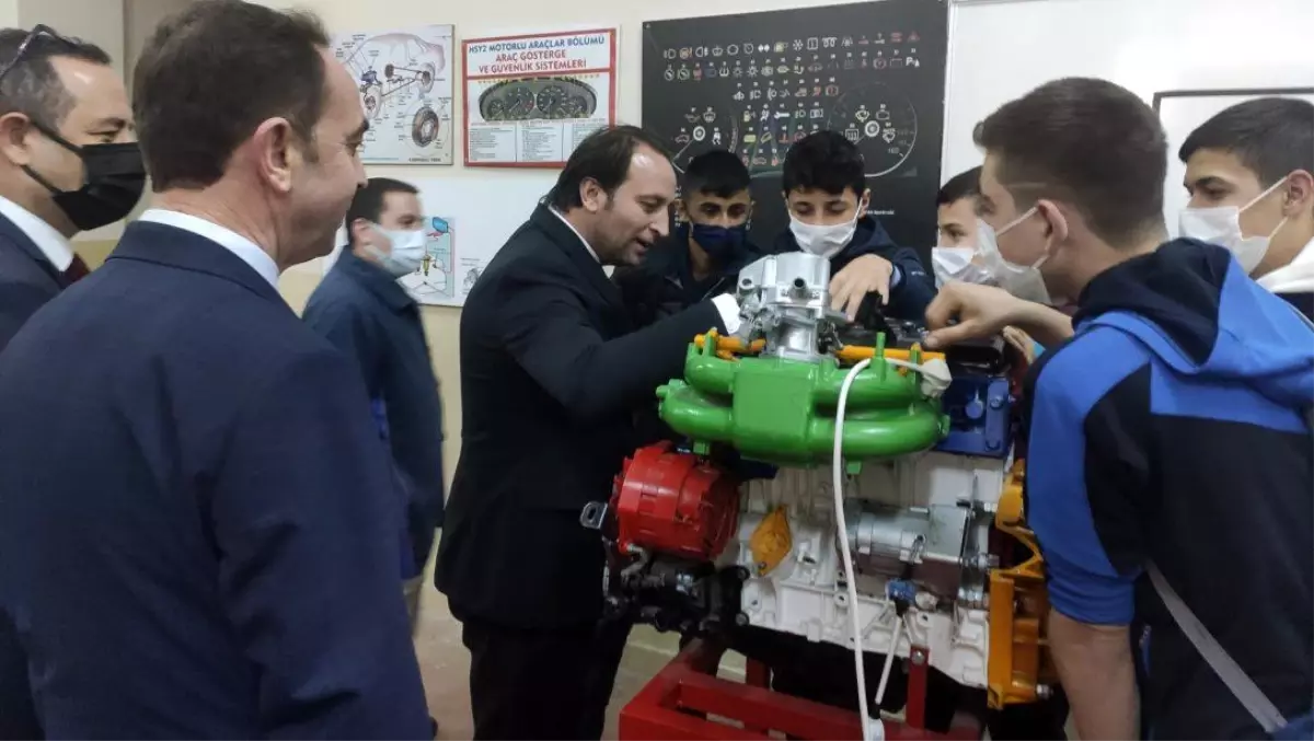 BURSA İL MİLLÎ EĞİTİM MÜDÜRÜ SERKAN GÜR İNEGÖL'DE OKULLARI ZİYARET ETTİ