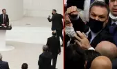 Meclis'te tansiyon bir anda yükseldi! AK Partili Alpay Özalan'ın yumruğunu kaldırdığı anlar objektiflere anbean yansıdı