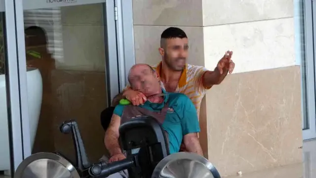 Ustasının boğazına bıçak dayayıp rehin alan zanlıdan 'akli denge' raporu istendi