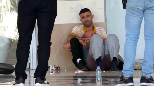 Ustasının boğazına bıçak dayayıp rehin alan zanlıdan 'akli denge' raporu istendi