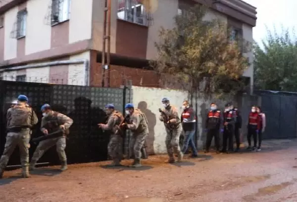 UYUŞTURUCU SATICILARINA 'GÜZ GÜNEŞİ-33' OPERASYONU 8 GÖZALTI