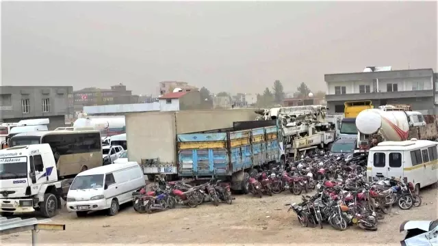 Yediemin otoparkında 6 milyon TL değerindeki araçlar çürümeye terk edildi