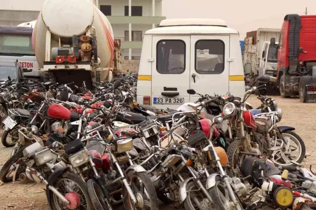 Yediemin otoparkında 6 milyon TL değerindeki araçlar çürümeye terk edildi