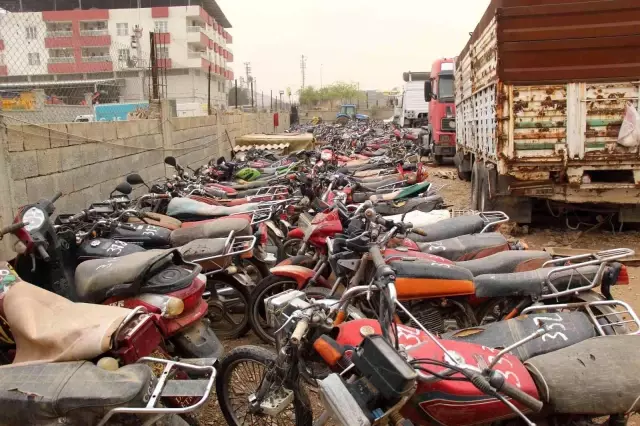 Yediemin otoparkında 6 milyon TL değerindeki araçlar çürümeye terk edildi