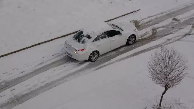 Yüksekova kar altında