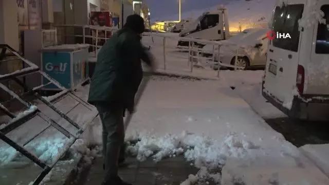 Yüksekova kar altında