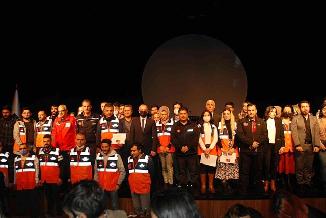 Diyarbakır'da destek AFAD gönüllülerinin kimlik takdim töreni tamamlandı