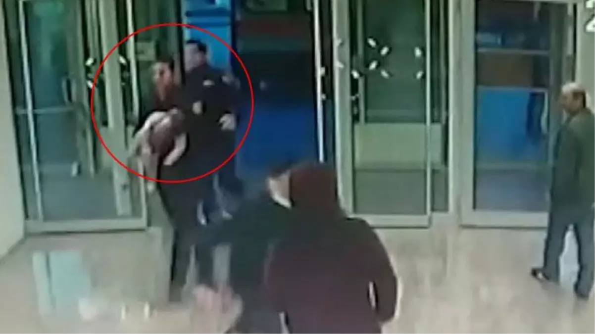 İtfaiye erleri, nefessiz kalan bebeğin hayatını kurtardı