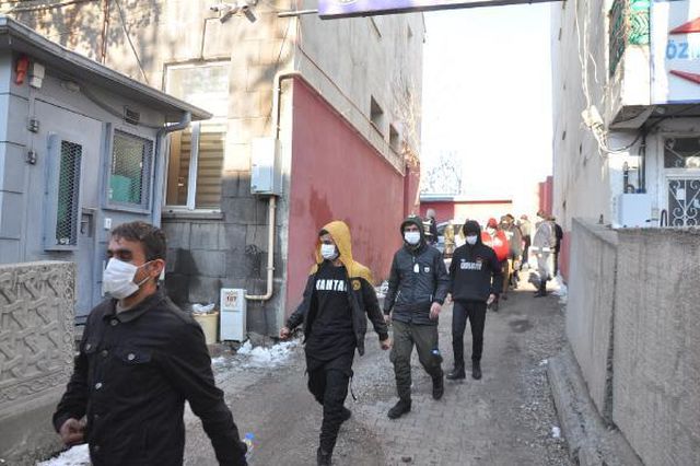 Kars'ta 35 kaçak göçmen yakalandı