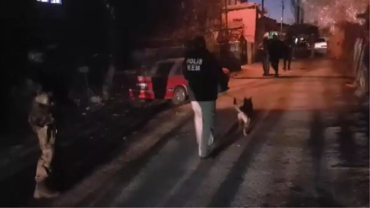 Son dakika haberleri | Kayseri'de 350 polisle uyuşturucu satıcılarına yönelik operasyon; 50 kişi gözaltında (1)