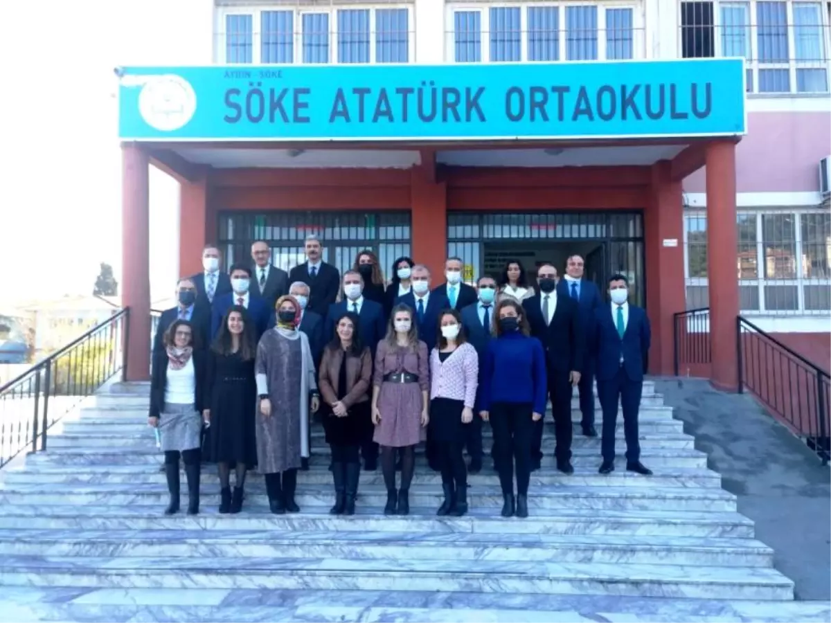 Aydın'da 'Kütüphanesiz Okul Kalmayacak' projesi kapsamında Söke'de iki okulun kütüphane açılışı gerçekleştirildi