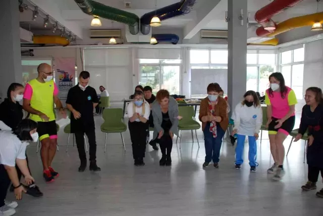 Fransız gezgin çift 'Erik Dalı' ile coştu