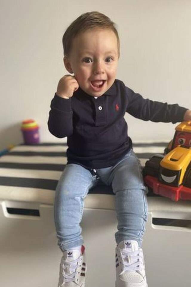 Her gece saat 2'de uyanan bebeklerini kameraya alan çift, gördükleri karşısında dehşete düştü