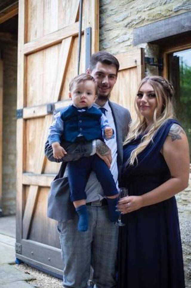 Her gece saat 2'de uyanan bebeklerini kameraya alan çift, gördükleri karşısında dehşete düştü