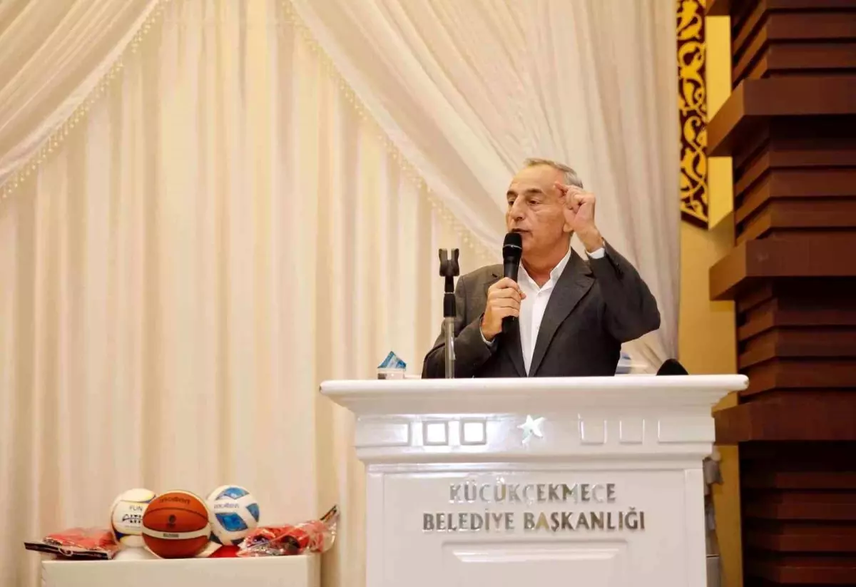 Küçükçekmece'de okul ve amatör spor kulüplerine malzeme desteği