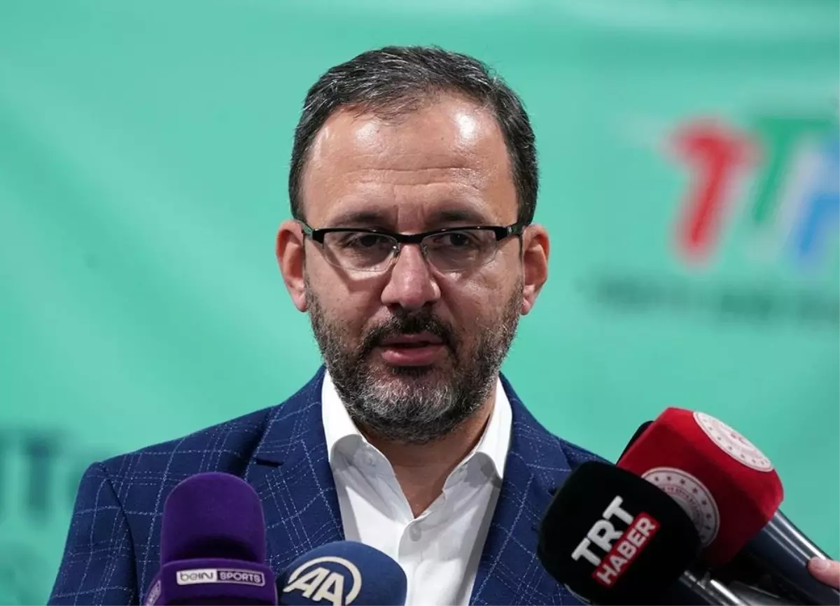 Bakan Kasapoğlu'ndan milli tekvandoculara tebrik