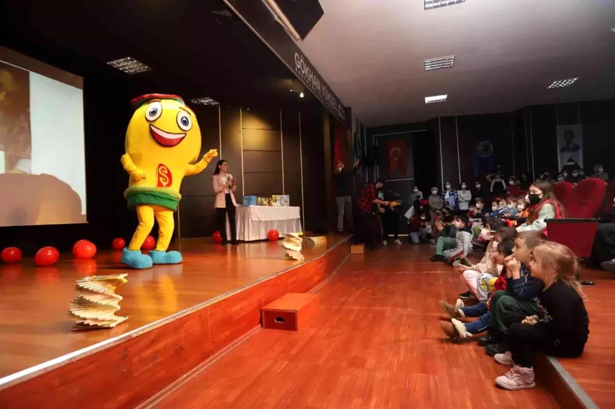Çizgi kitap kahramanı 'Şakrak' Kartallı çocuklarla buluştu
