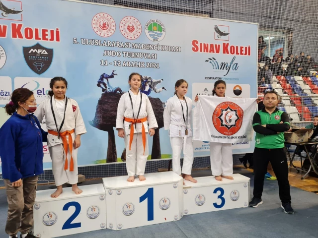 Çubuklu judocular Zonguldak'tan madalyayla döndü