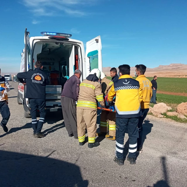 Son dakika 3. sayfa: Mardin'de minibüs ile otomobil çarpıştı: 2'si çocuk 6 yaralı