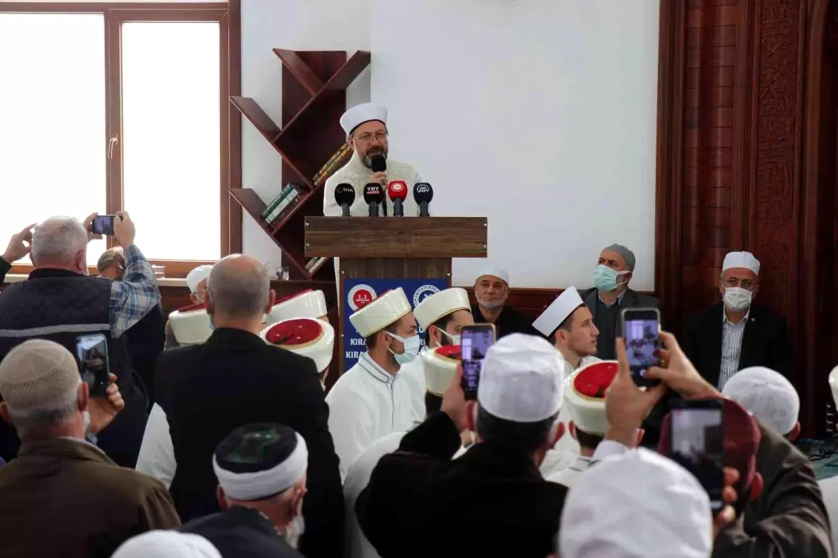Prof. Dr. Ali Erbaş: 'Kıraat ilmi okumuş olmak, büyük camilerde baş imamlık için gerekli olan şartlardan bir tanesi'