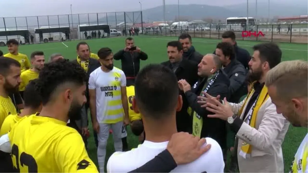 SPOR Dostluk mesajları verilen futbol maçında arbede çıktı