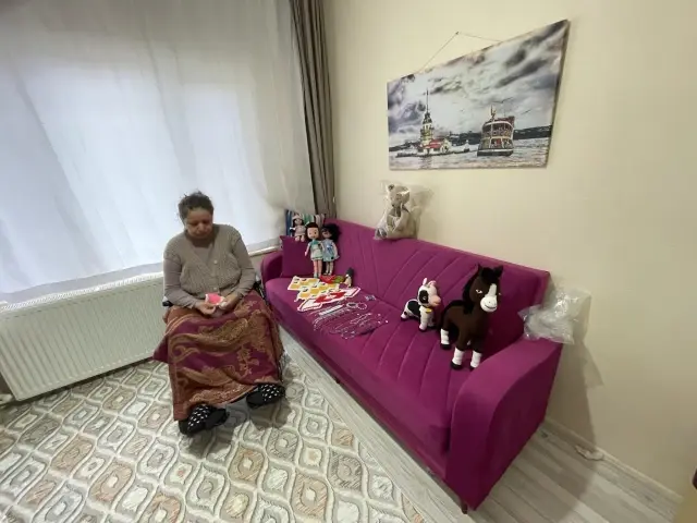 Tekerlekli sandalyesinde el işi üretip belediyenin desteğiyle satıyor