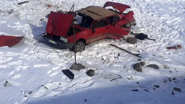 Direksiyon hakimiyetini kaybeden otomobil takla attı: 3 ölü, 3 yaralı