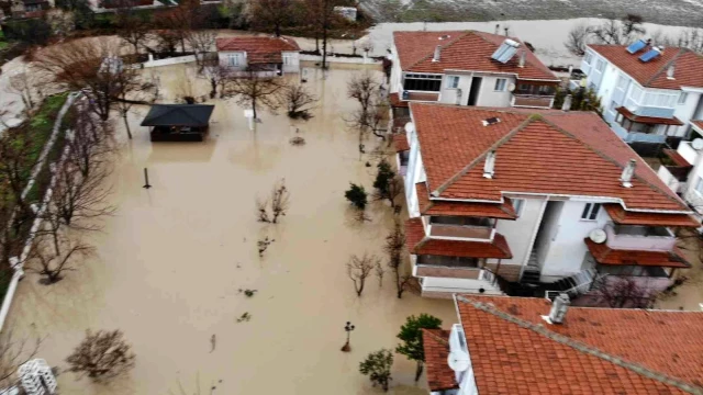 Edirne felaketi yaşıyor! Evler sulara gömüldü, görüntüler korkunç