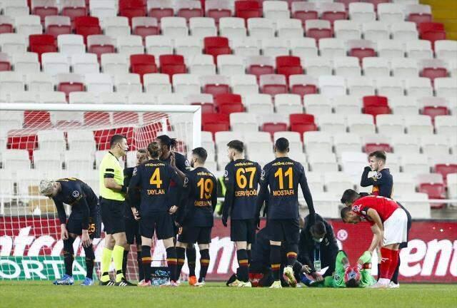 Son Dakika: Galatasaray'da Muslera depremi! Sahayı sedye üzerinde terk etti