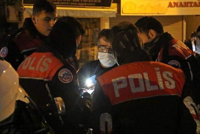 Sözleşmeli er, takip ettiği kadın polisi yere yatırıp defalarca kez bıçakladı! Sokak ortasında vahşet kamerada