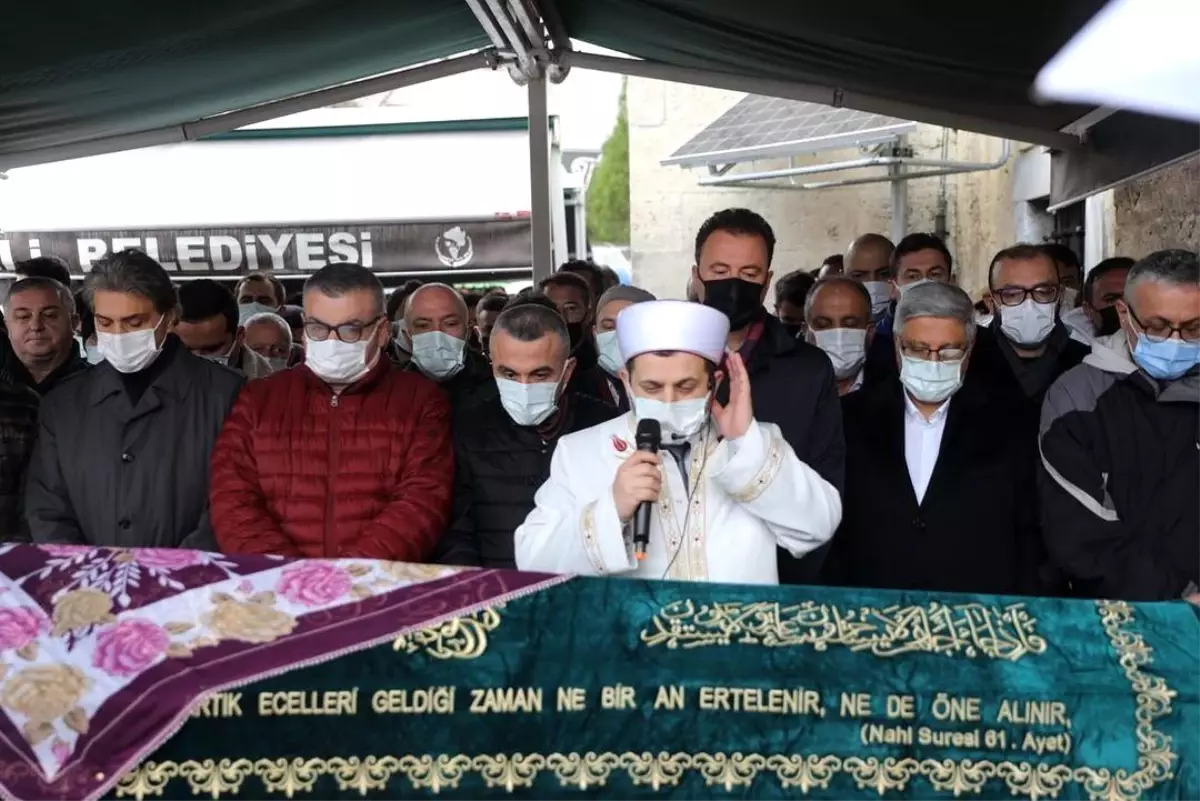 Vali BİLGİN ve Hanımefendi Milletvekilimiz MİNSOLMAZ'ın annesinin cenaze merasimine katıldılar.