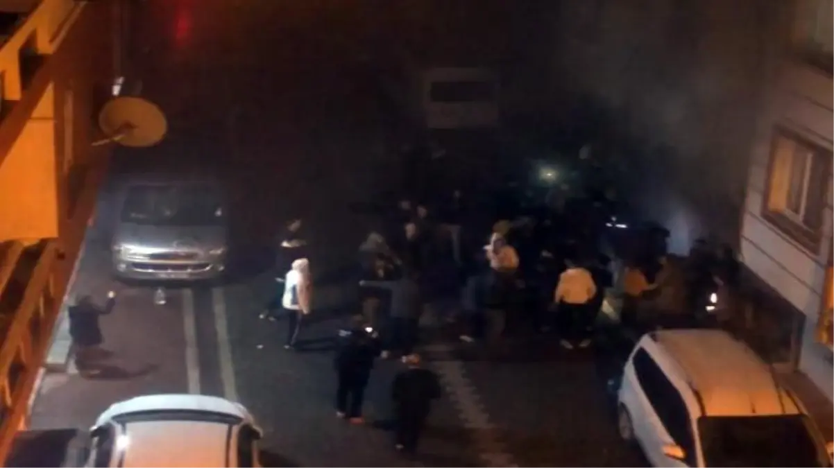 4 çocuğa mezar olan evden anne ve bir çocuğunun kurtarılma anı kamerada