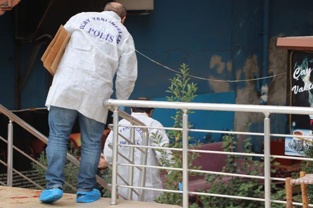 DİYARBAKIR'DA ADLİYE ÇIKIŞI SİLAHLI KAVGA 1 ÖLÜ, 3 YARALI