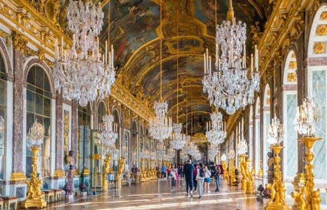 Fransa Versay Sarayı'nın bir bölümü BAE'ye satıyor! 50 milyon dolarlık yatırımla otele dönüşecek Fransa Versay Sarayı'nın bir bölümü BAE'ye satıyor! 50 milyon dolarlık yatırımla otele dönüşecek