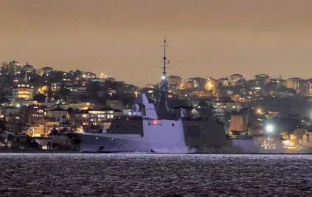 İstanbul Boğazı'ndan geçen Fransız savaş gemisi Rusya'yı alarma geçirdi! Adım adım takip etmeye başladılar İstanbul Boğazı'ndan geçen Fransız savaş gemisi Rusya'yı alarma geçirdi! Adım adım takip etmeye başladılar