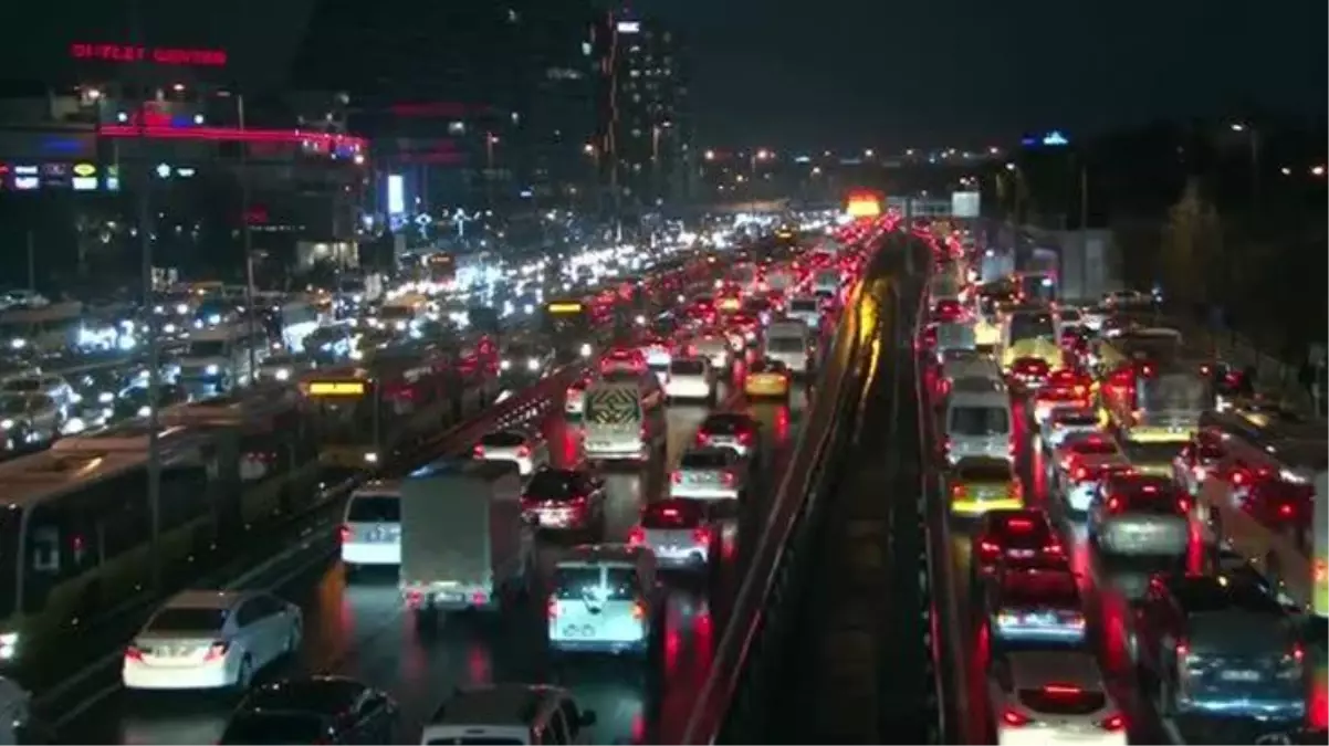 İstanbul'da rekor seviyesinde trafik yoğunluğu: Yüzde 89'a ulaştı