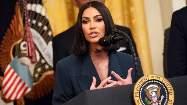 Hayaline bir adım daha yaklaşan Kim Kardashian, avukatlık için gereken ilk sınavı geçti