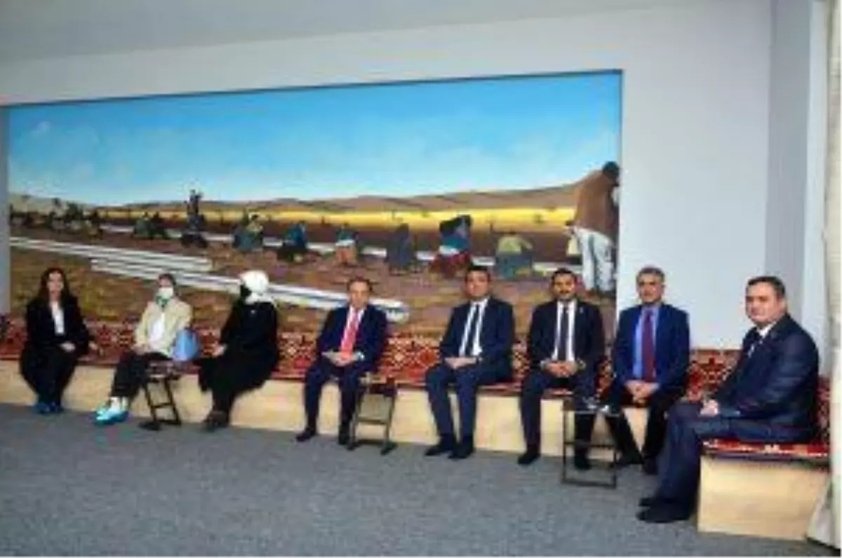Rektör Karakaş, Çobanlar Kadın Kültür Evinde 'Aile, Eğitim ve Çocuk' Konulu Konferans Verdi