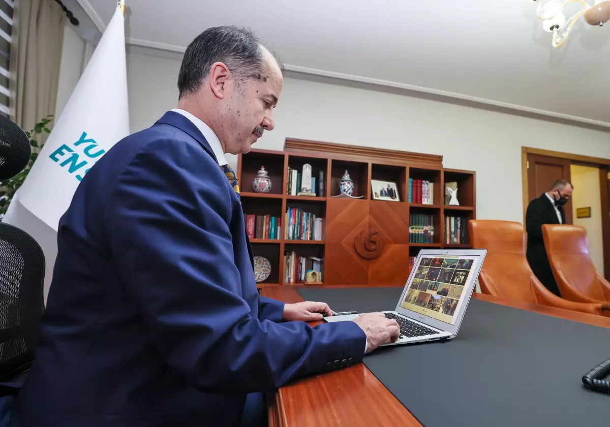 Yunus Emre Enstitüsü Başkanı Ateş, AA'nın 'Yılın Fotoğrafları' oylamasına katıldı