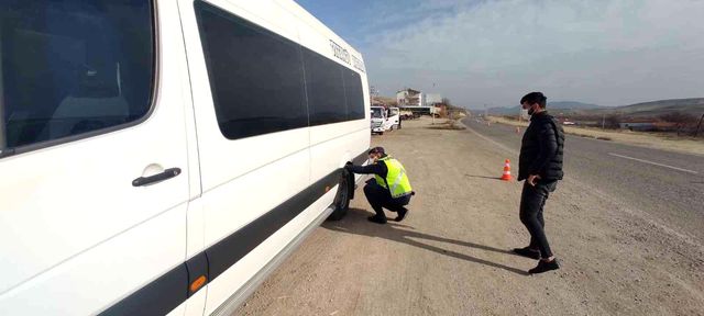 Aksaray jandarmadan kış lastiği uygulaması