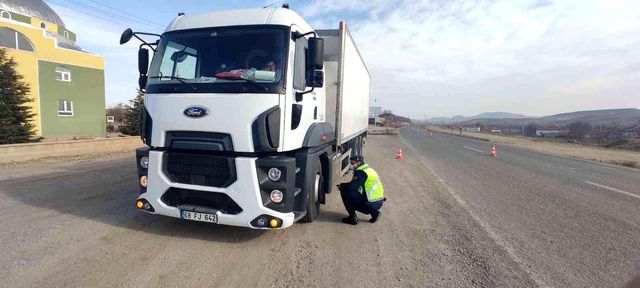 Aksaray jandarmadan kış lastiği uygulaması