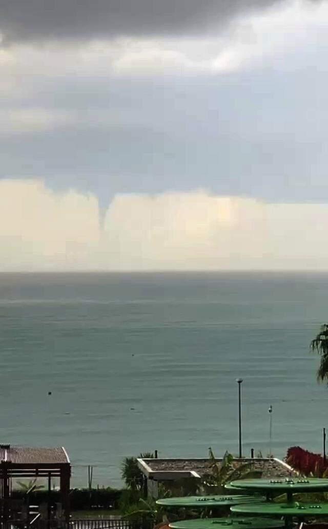 Antalya'da dev hortum korkuttu!