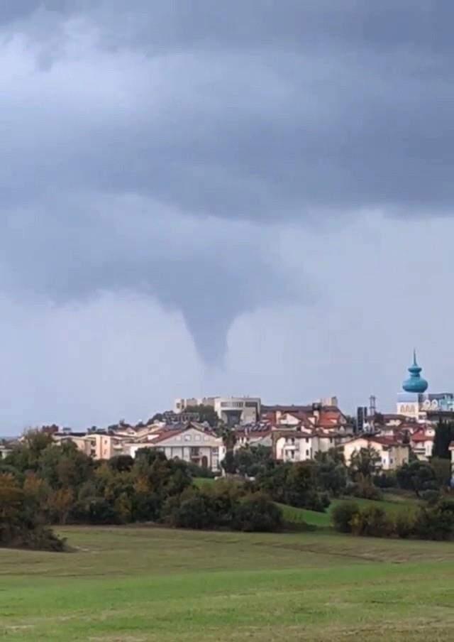 Antalya'da dev hortum korkuttu!
