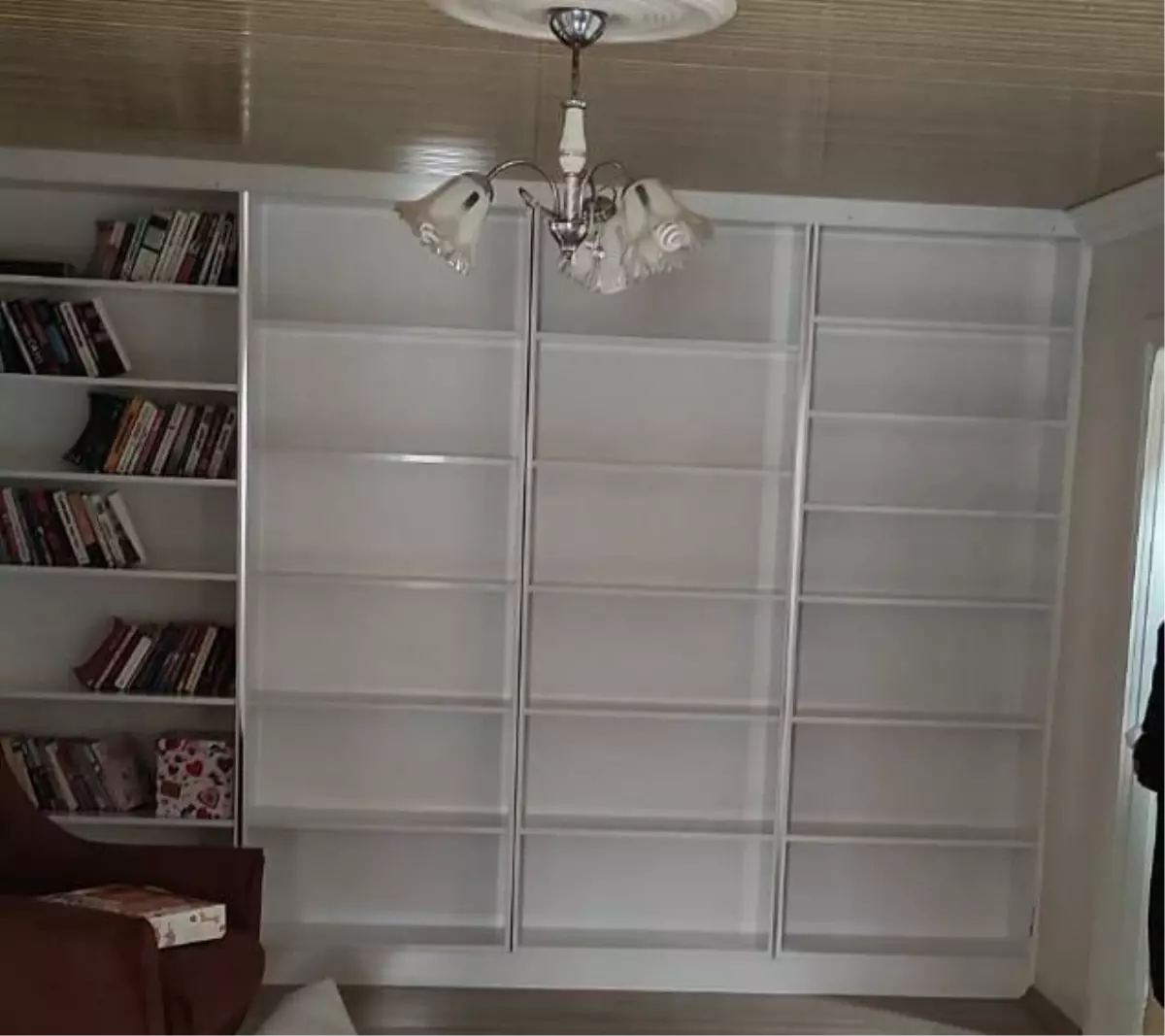 Aydın'da firari hükümlü, evindeki kitaplığın gizli bölmesinde yakalandı