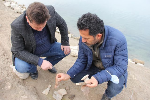 Baraj suları çekilince 4 bin yıllık höyük ortaya çıktı