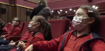 Bursa'da kukla ve gölge oyunları çocuklarla buluşuyor